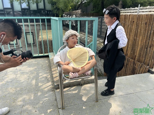 自小她就十潮牌品牌分有灵气（喜聚星旗下儿童演员赵泽菀受邀参与经典短剧拍摄）