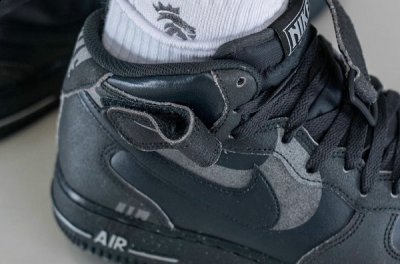 同 UNDEFEATED 合作的潮牌品牌第二款新色也悉数曝光（黑武士 AF1 Mid 全新“Off Noir”配色鞋款抢先预览）