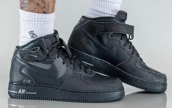  同 UNDEFEATED 合作的潮牌品牌第二款新色也悉数曝光（黑武士 AF1 Mid 全新“Off Noir”配色鞋款抢先预览）
