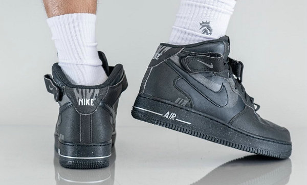  同 UNDEFEATED 合作的潮牌品牌第二款新色也悉数曝光（黑武士 AF1 Mid 全新“Off Noir”配色鞋款抢先预览）