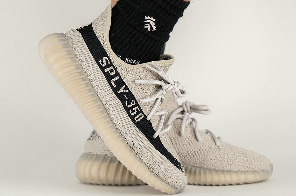  YEEZY 350 V2 全新“潮牌商城Slate”配色鞋款 每双 $230（YEEZY 350 V2 全新“Slate”配色鞋款即将来袭）