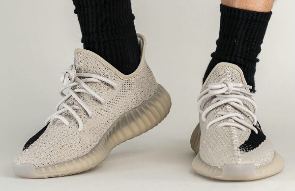  YEEZY 350 V2 全新“潮牌商城Slate”配色鞋款 每双 $230（YEEZY 350 V2 全新“Slate”配色鞋款即将来袭）