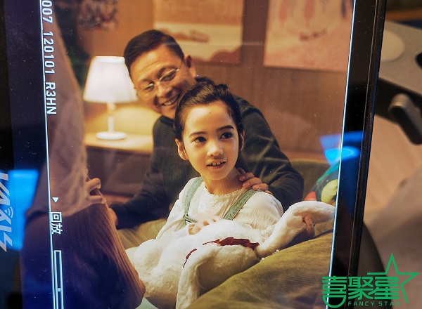 十分地乖巧潮牌品牌惹人喜爱（喜聚星旗下签约儿童演员蕾拉受邀参与碧桂园中秋广告拍摄）