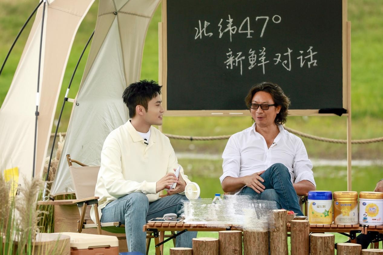 给自己带来更多潮牌资讯视角的认知和思考（卫然主持张朝阳许知远对谈直播引发“理性”与“感性”的对撞）