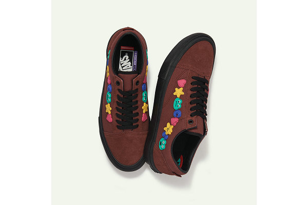 日前官方还邀请到潮牌资讯 Vans 开启第二波合作（范斯 x Frog Skateboards 全新联名系列第二弹出炉）