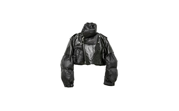  Sacai x Madsaki 全新联乘潮牌信息服饰系列 现已全面发售（Sacai x Madsaki 全新联乘服饰系列上架，涂鸦标语吸睛）