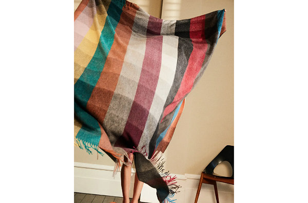 系列以 Paul Smith潮牌汇潮牌网店 经典条纹为灵感展开（Paul Smith 首个家居用品系列亮相，经典条纹灵感）