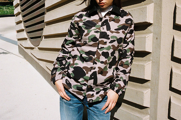系列围绕着“IN潮牌信息TERACTION #15”主题展开（Bape x A.P.C. 全新联名“INTERACTION #15”系列即将登场）