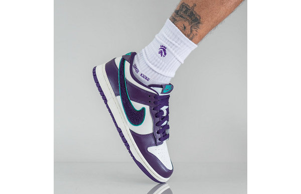  此番潮牌汇潮牌品牌潮牌网了解到（耐克 Dunk Low 全新“Chenille Swoosh”配色鞋款即将上架）