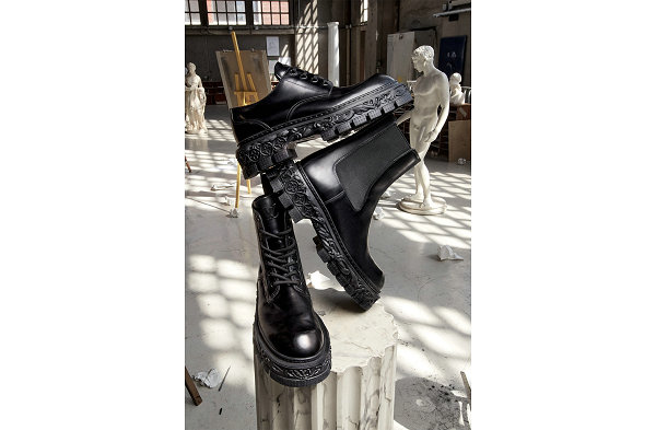 这边奢侈品牌 Louis Vui潮牌汇潮牌网店tton 又揭晓了一组全新胶囊设计（Louis Vuitton 全新巴洛克鞋款系列上市，细节提升）