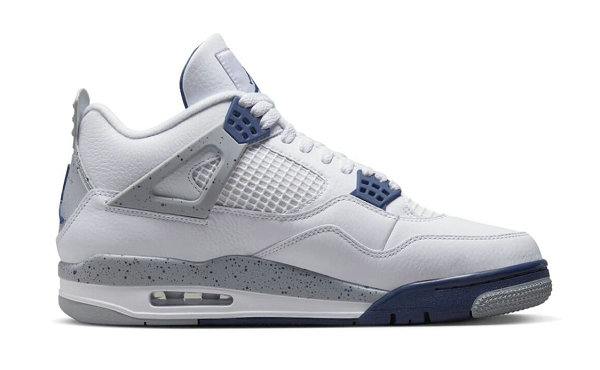 近期 Jordan Brand 也将“Midnight Na潮牌商城vy”这一经典配色方案复制到 Air Jordan 4 之上（午夜蓝 AJ4 全新“Midnight Navy”配色鞋款即将来袭）