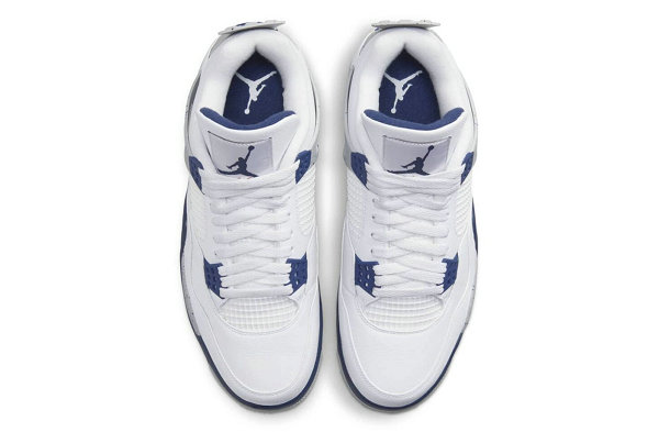 近期 Jordan Brand 也将“Midnight Na潮牌商城vy”这一经典配色方案复制到 Air Jordan 4 之上（午夜蓝 AJ4 全新“Midnight Navy”配色鞋款即将来袭）