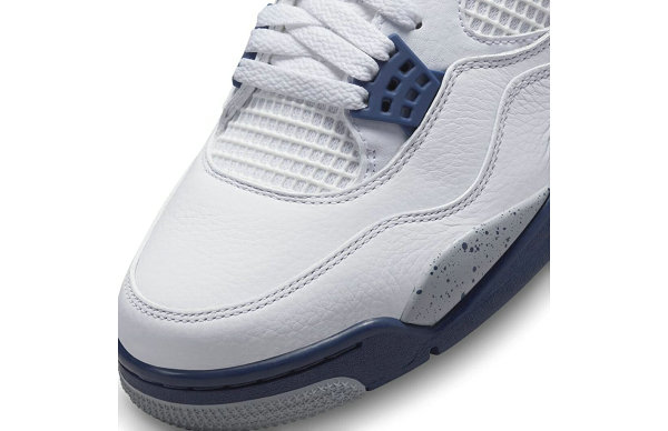 近期 Jordan Brand 也将“Midnight Na潮牌商城vy”这一经典配色方案复制到 Air Jordan 4 之上（午夜蓝 AJ4 全新“Midnight Navy”配色鞋款即将来袭）