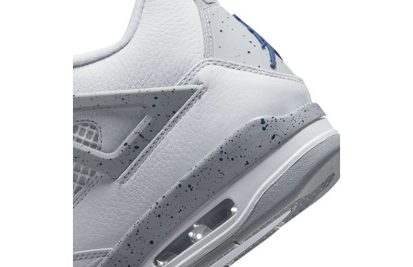 近期 Jordan Brand 也将“Midnight Na潮牌商城vy”这一经典配色方案复制到 Air Jordan 4 之上（午夜蓝 AJ4 全新“Midnight Navy”配色鞋款即将来袭）