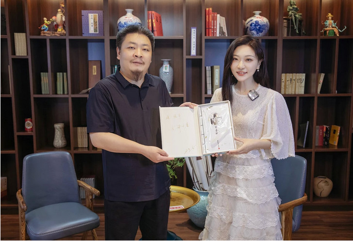 自推出《半壶纱》、《风筝误》潮牌、《闲庭絮》等经典代表国风佳作以来（国风歌者刘珂矣做客中国网《名家访谈》栏目）