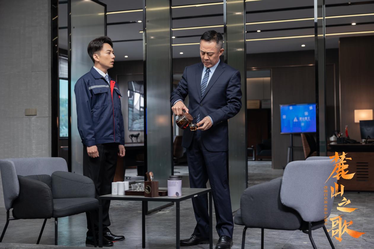观摩世界潮牌汇潮牌网店一流车间（《麓山之歌》央视热播：礼赞新时代，奋进新征程）