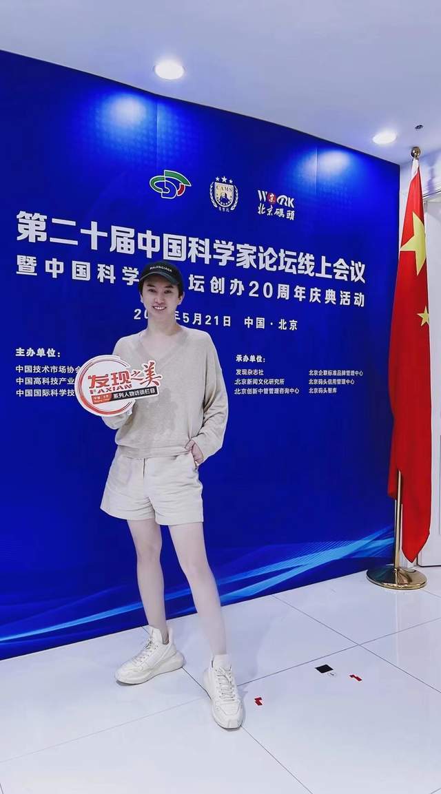 尽显自己的潮牌品牌优雅品味（郑善方携活气丽亮相“时髦青年两周年城市派对”获年度企业人物榜样大奖）