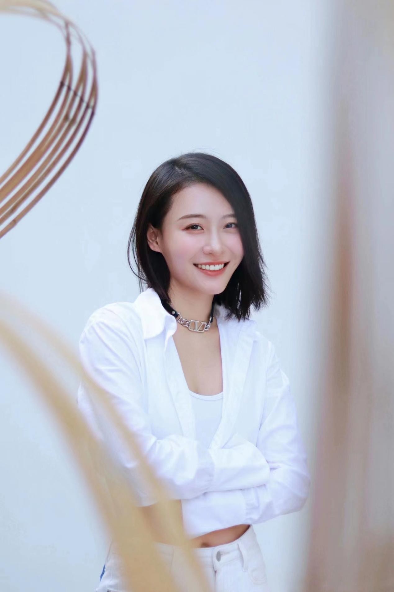 《闻香榭》正式收官刘潮牌汇潮牌网店贾玺发纯白写真告别“兰泽”（《闻香榭》正式收官刘贾玺发纯白写真告别“兰泽”）