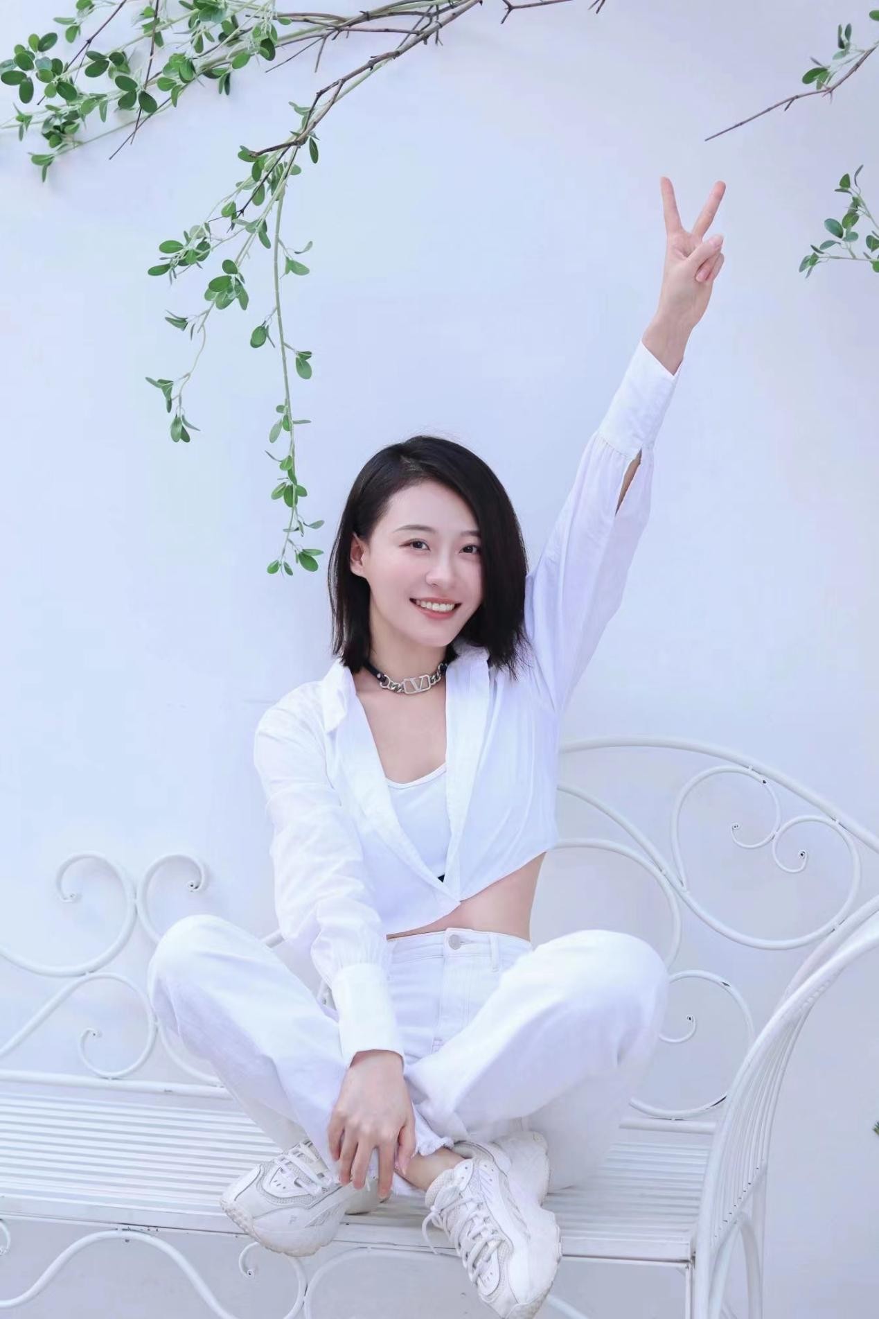 《闻香榭》正式收官刘潮牌汇潮牌网店贾玺发纯白写真告别“兰泽”（《闻香榭》正式收官刘贾玺发纯白写真告别“兰泽”）
