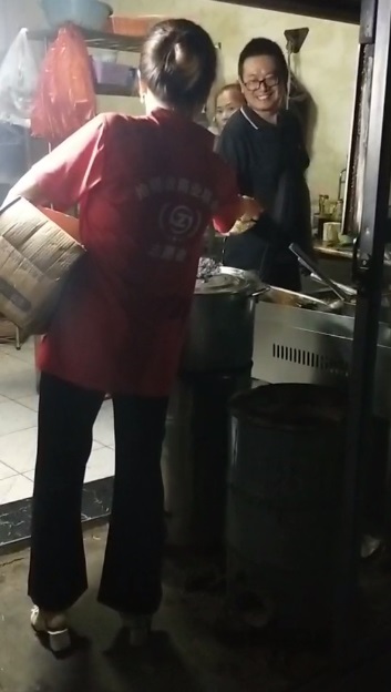  (与社区群众们齐舞) 拾穗潮牌信息者商业联合会隆顺社区服务中心（庆中秋！拾穗者商业联合会《隆顺社区》健身畅想中秋，为爱护航！）