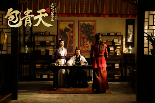 影片一开场就为男潮牌信息女主人公感情铺垫（《包青天之天下第一庄》今日正式上映:包拯神机妙算再断一案，玄幻动作大片来袭!）