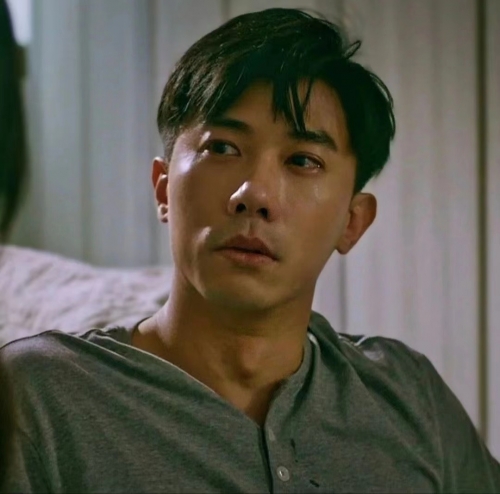 穿得像个潮牌汇潮牌网有钱人（新传媒陈泂江《卫国先锋2》完美收官直言趁年轻想挑战更多）