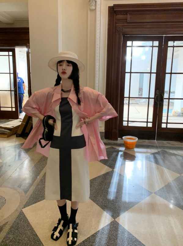 粉色衬衫配什么裤子  潮牌冬季如何御寒提醒（粉色衬衫配什么裤子 ）