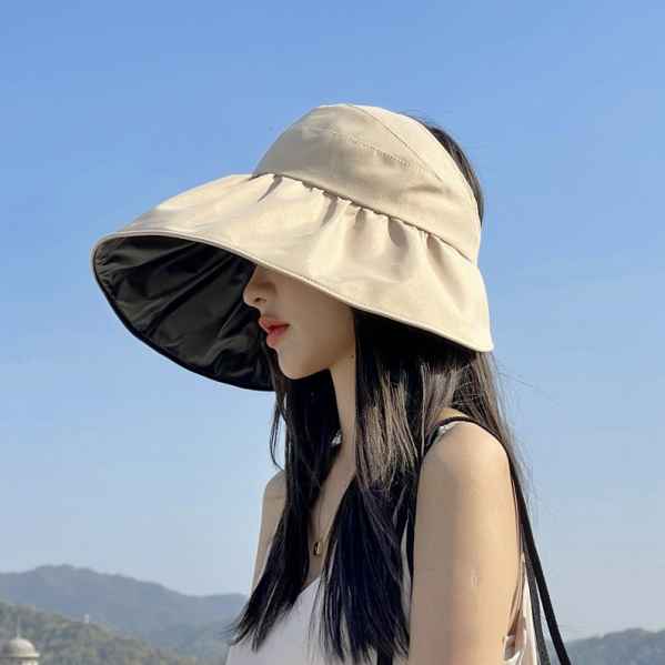 而且还有一定的显白效果呢 潮牌冬季如何御寒提醒（皮肤黑戴什么颜色的帽子显白 ）