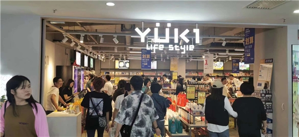 集高端连锁、020哪种潮牌品牌比较好看？（“大牌低价”，YUKI强势进军折扣零售行业）