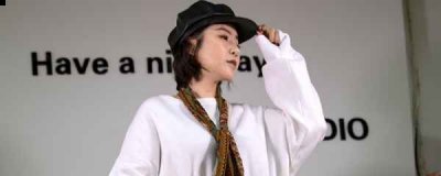 穿上一件风衣优雅又时尚 潮牌冬季如何御寒提醒（藏青色风衣内搭图片 早春选择这几款就对了 ）