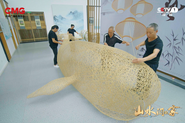 从砍竹、刮青到分丝 2022秋冬潮牌新款推荐（种田就是种风景！《山水间的家》见证乡村十年绿色蝶变）