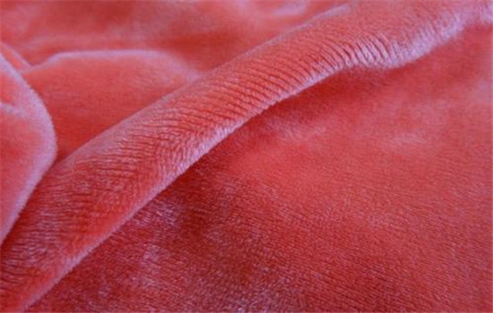 水晶绒和牛奶绒的区别 水晶绒面料的优缺点  2022秋冬潮牌新款推荐（水晶绒和牛奶绒的区别 水晶绒面料的优缺点 ）