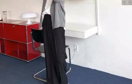 拖地裤配什么上衣外套 斩获超模身材不是梦  潮牌冬季如何御寒提醒（拖地裤配什么上衣外套 斩获超模身材不是梦 ）