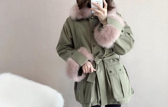 整体造型更加突出 潮牌冬季如何御寒提醒（羽绒服有必要带毛领吗 羽绒服“毛领”的4大作用 ）