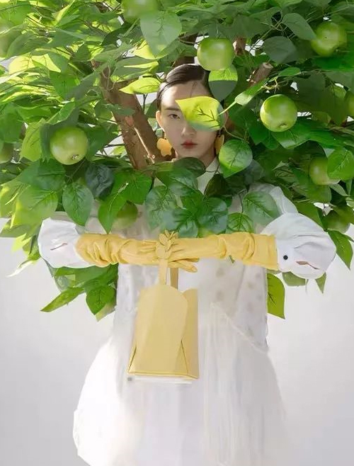 然而现实穿搭的时候 潮牌冬季如何御寒提醒（柠檬黄是显黑利器？No！是你不会搭！ ）