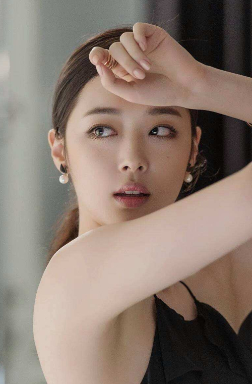 但是这样的小公主比起性感更有着充满高级感的优雅气质 潮牌冬季如何御寒提醒(谁说吊带只能性感?这么穿顿时名媛范儿 ) 但是这样的小公主比起性感更有着充满高级感的优雅气质 潮牌冬季如何御寒提醒(谁说吊带只能性感?这么穿顿时名媛范儿 )