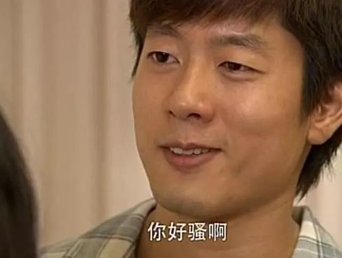  像 现在春季就 非常合适 拿出卫衣、紧身衣、西装等哪种潮牌品牌比较好看？（穿什么裤子显腿长 时尚裤王可不止有阔腿裤（上） ）