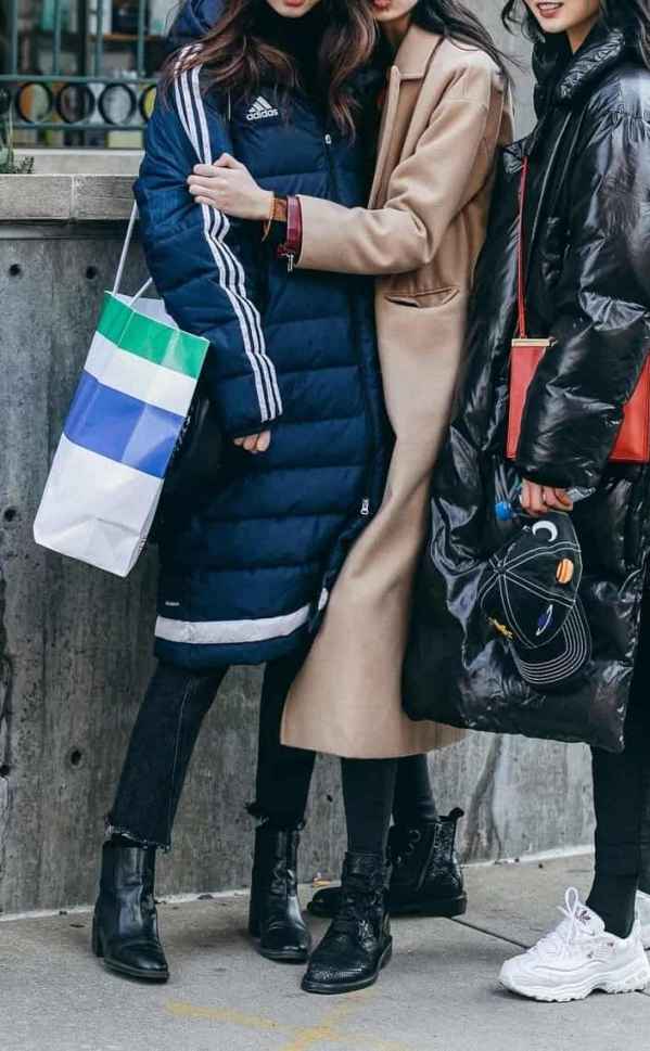 中长款羽绒服搭配什么鞋子 气场与美丽冬季也不甘落后  潮牌冬季如何御寒提醒（中长款羽绒服搭配什么鞋子 气场与美丽冬季也不甘落后 ）