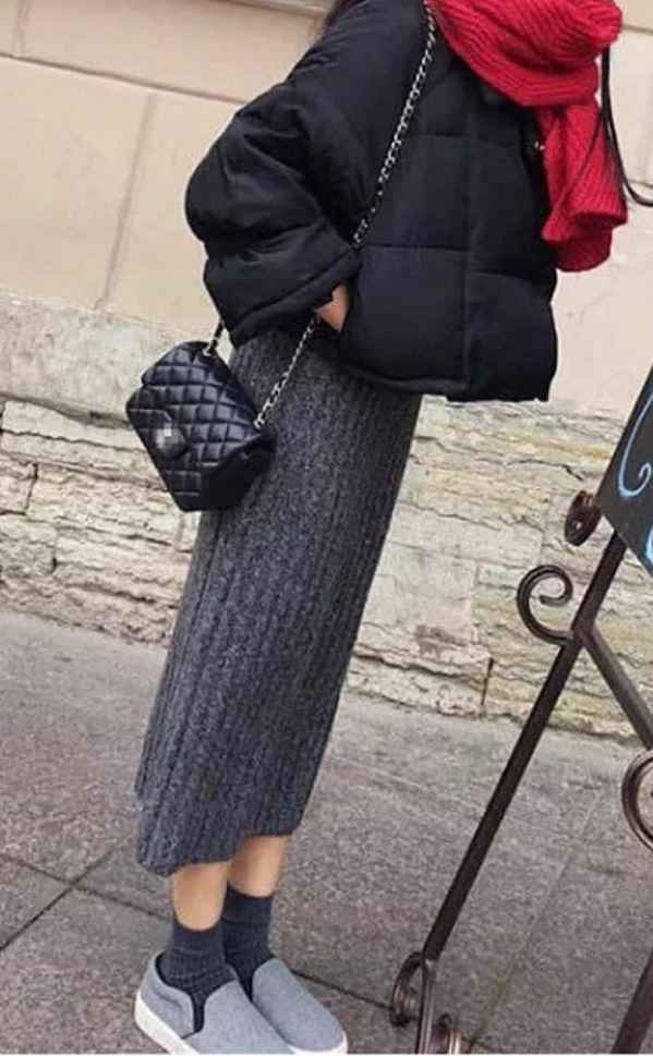  短款羽绒服搭配靴子 寒冷的冬天怎能缺少一双心仪的靴子 潮牌冬季如何御寒提醒（短款羽绒服怎么搭配鞋子 用脚踩出来的时尚冬季魔法 ）