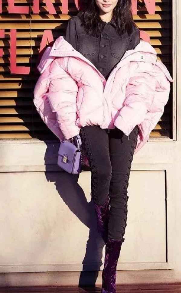  短款羽绒服搭配靴子 寒冷的冬天怎能缺少一双心仪的靴子 潮牌冬季如何御寒提醒（短款羽绒服怎么搭配鞋子 用脚踩出来的时尚冬季魔法 ）