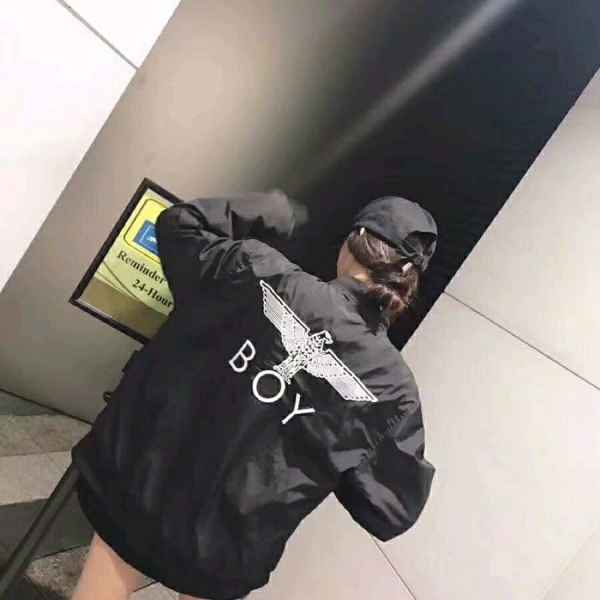  Boylondon满logo飞行夹克 近些年还蛮流行这种满logo的设计 2022秋冬潮牌新款推荐（boyLondon飞行夹克有哪些 这几款可以放心买买买 ）