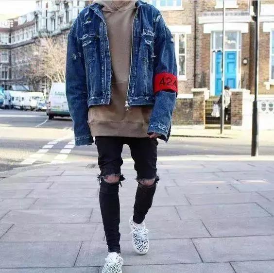 冬天要穿很多保暖的衣服 2022秋冬潮牌新款推荐（男生冬天内搭怎么搭配 万能帽衫是冬季最好内搭 ）