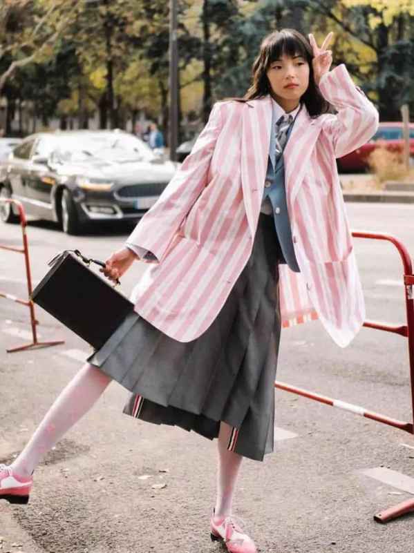 怪诞混着女人味 2022秋冬潮牌新款推荐（冬天怎么穿裙子不冷 有了这些谁说冬天不能穿裙子 ）