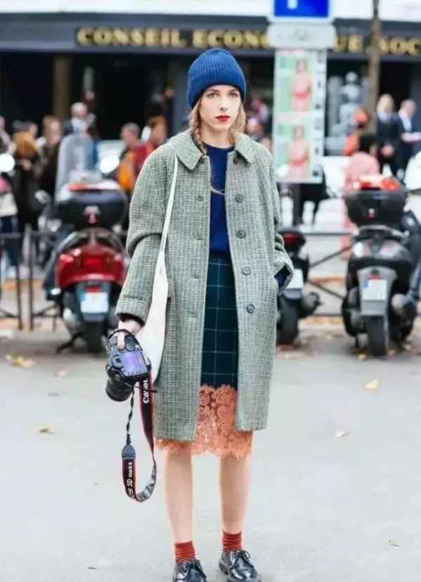 就能遮住一部分额头了 2022秋冬潮牌新款推荐（冬天女生戴什么帽子好看 这些冬季潮帽你必须拥有 ）