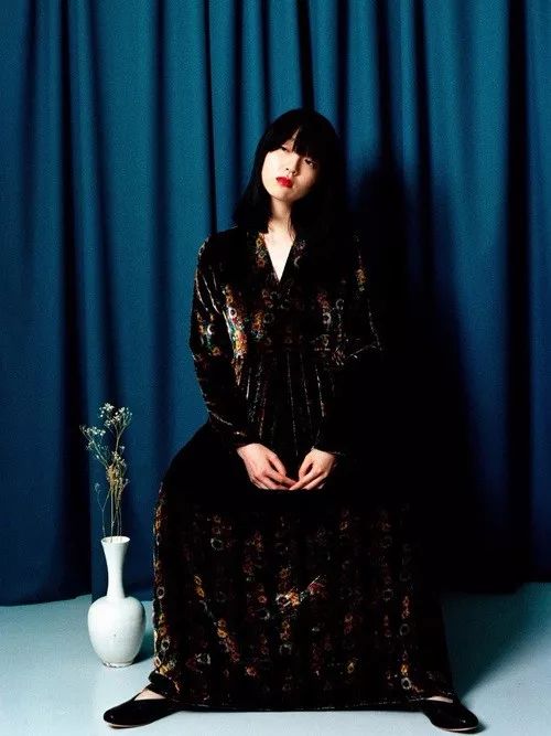能够拉长脚背的视觉效果 潮牌冬季如何御寒提醒（矮个子女生平底鞋怎么搭配 平底鞋一样让你显高5CM ）