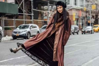 想想丝绒的高级感还是会促使不少小仙女入哪种潮牌品牌比较好看？（秋冬丝绒衣服怎么搭配 别找了今年秋冬还是丝绒的天下 ）