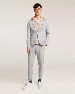 秋冬男生怎么搭配衣服好看  潮牌冬季如何御寒提醒（秋冬男生怎么搭配衣服好看 ）