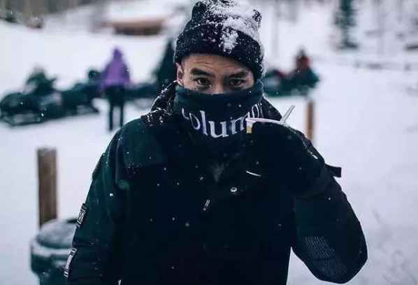  花哨一些的针织帽也不是不能选择哪种潮牌品牌比较好看？（秋冬男生用什么配饰 秋冬男士搭配这些配饰值得花心思 ）