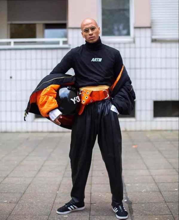 也有通过款式的魅力来展现 2022秋冬潮牌新款推荐（男生秋天橙色衣服怎么搭配 ）