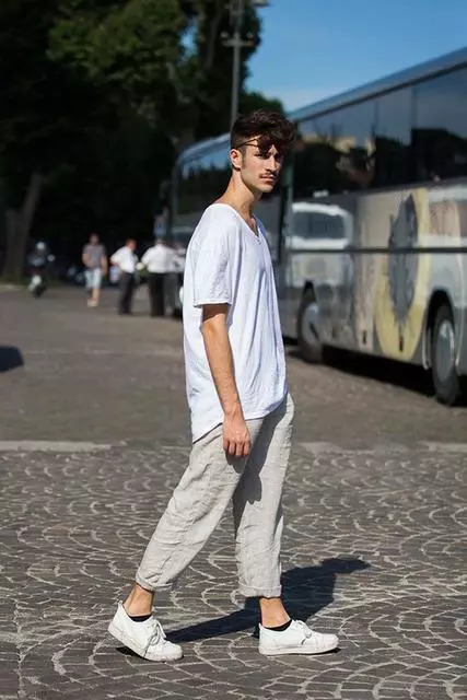 增加视觉的修饰度 潮牌冬季如何御寒提醒（男生秋天穿什么裤子好看 九分锥形裤让你显高又修饰身材 ）